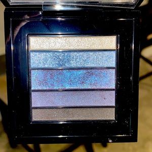 Brand new MAC Veluxe Pearlfusion shadow palette in Bleuluxe 💙